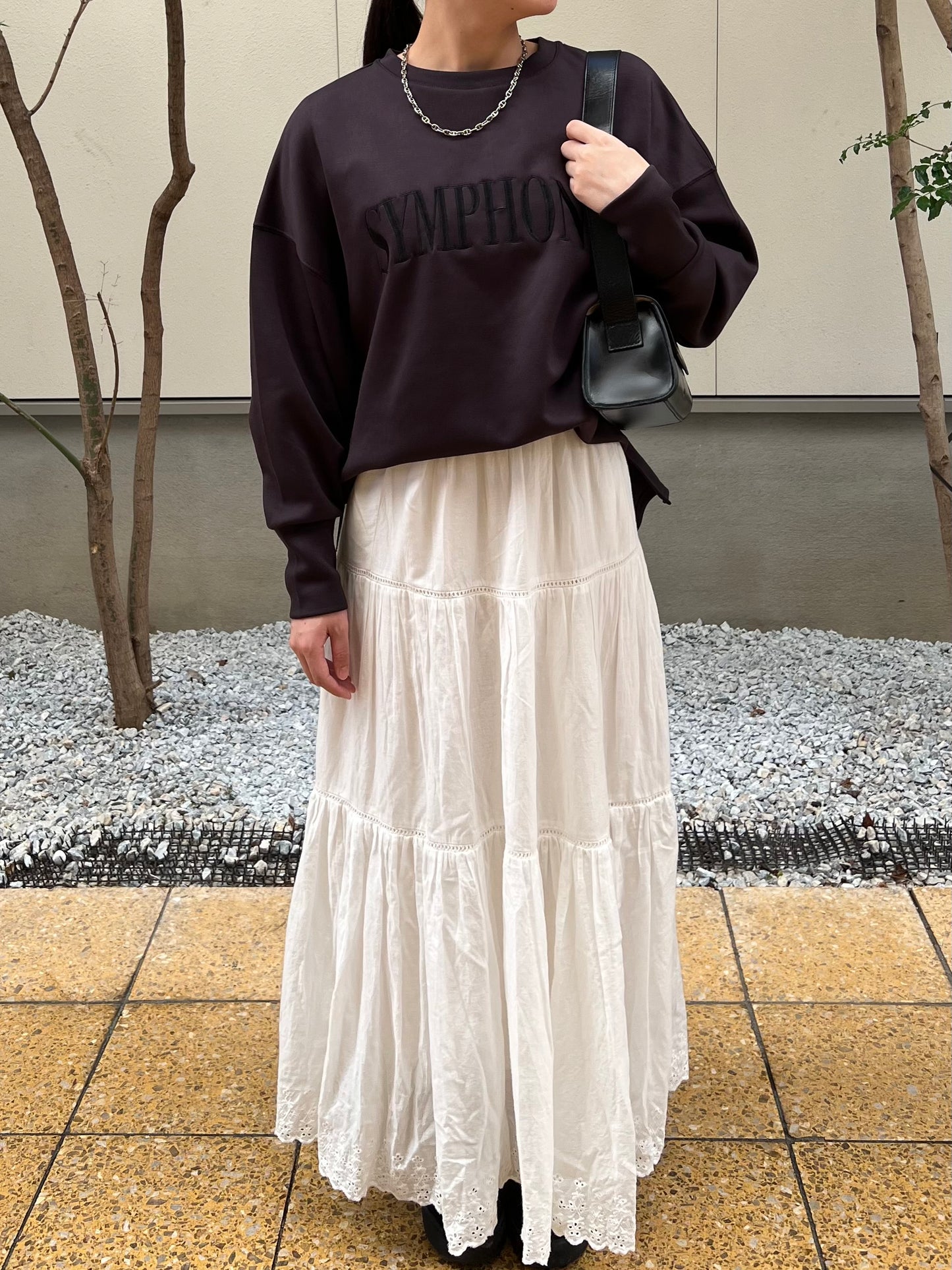 【botanical】ソフトダンボールロゴ刺繍スリットプルオーバー