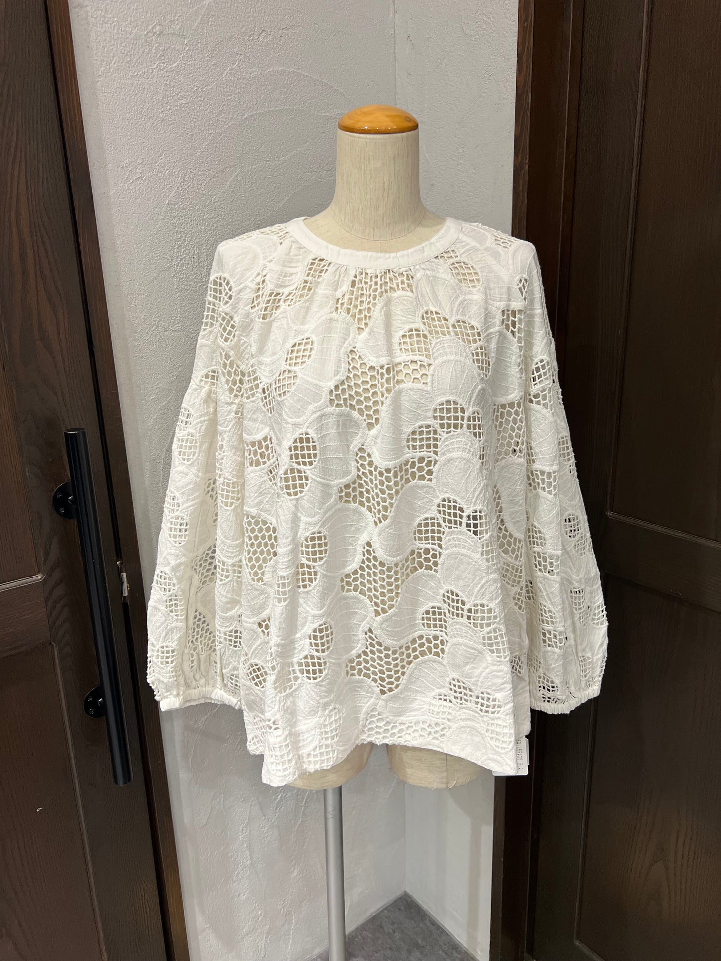 【TORRAZZO DONNA】カットワークレースブラウス