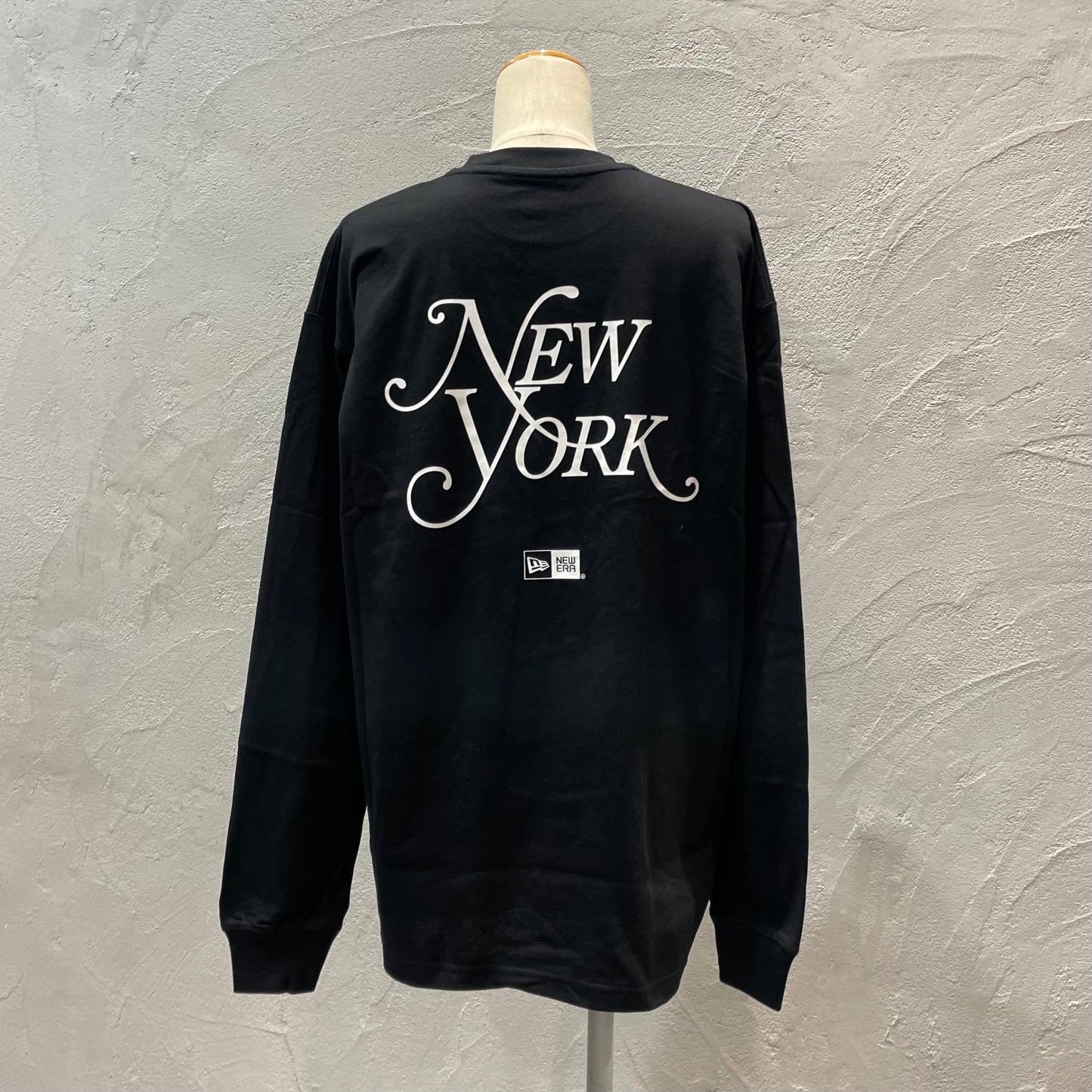 【NEW ERA】オーバーサイズド コットン Tシャツ New York Magazine（black）