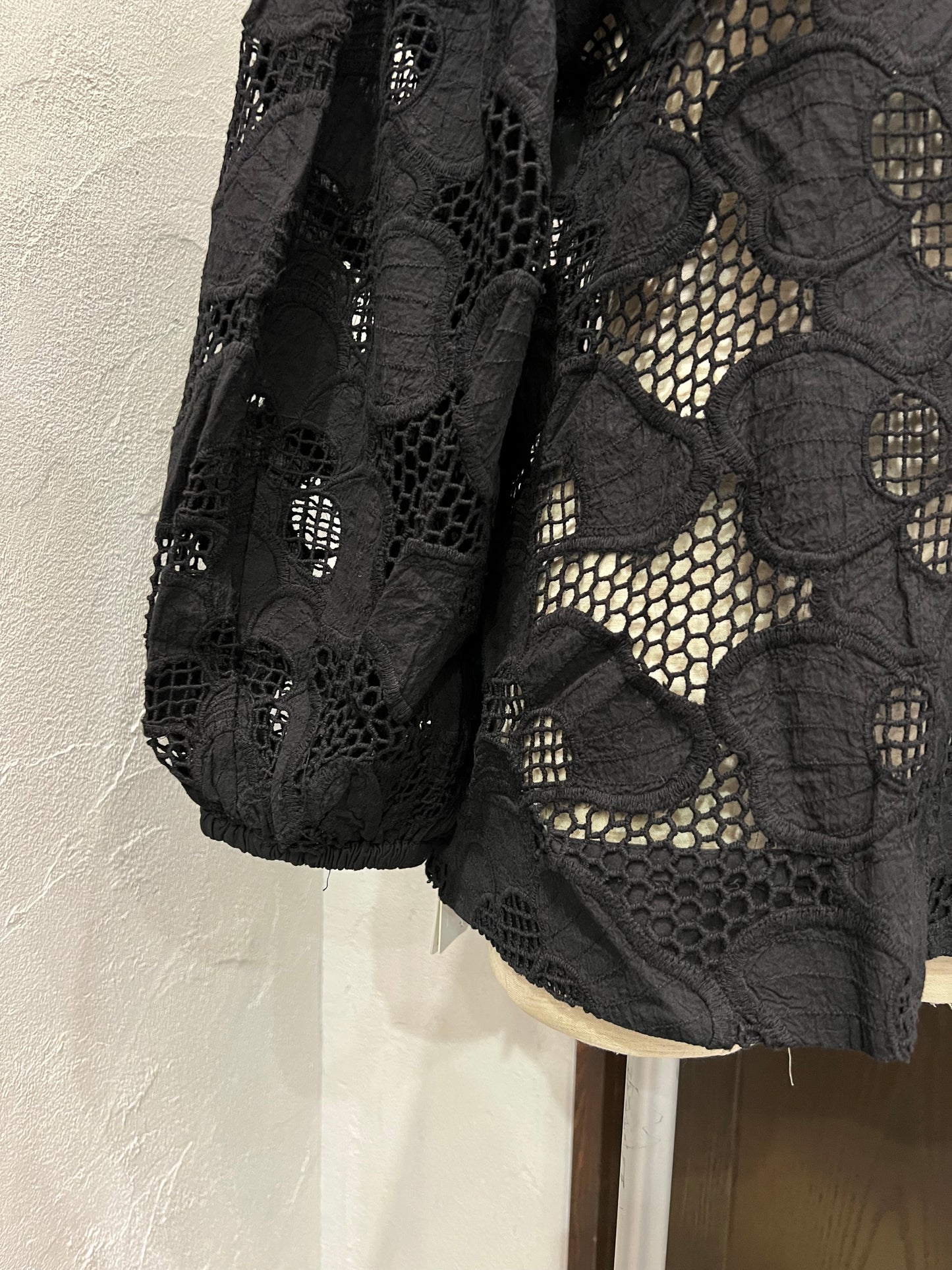 【TORRAZZO DONNA】カットワークレースブラウス