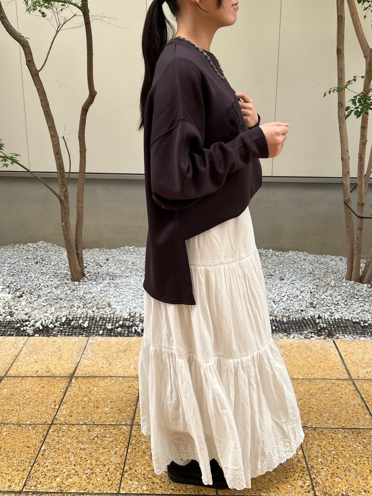 【botanical】ソフトダンボールロゴ刺繍スリットプルオーバー