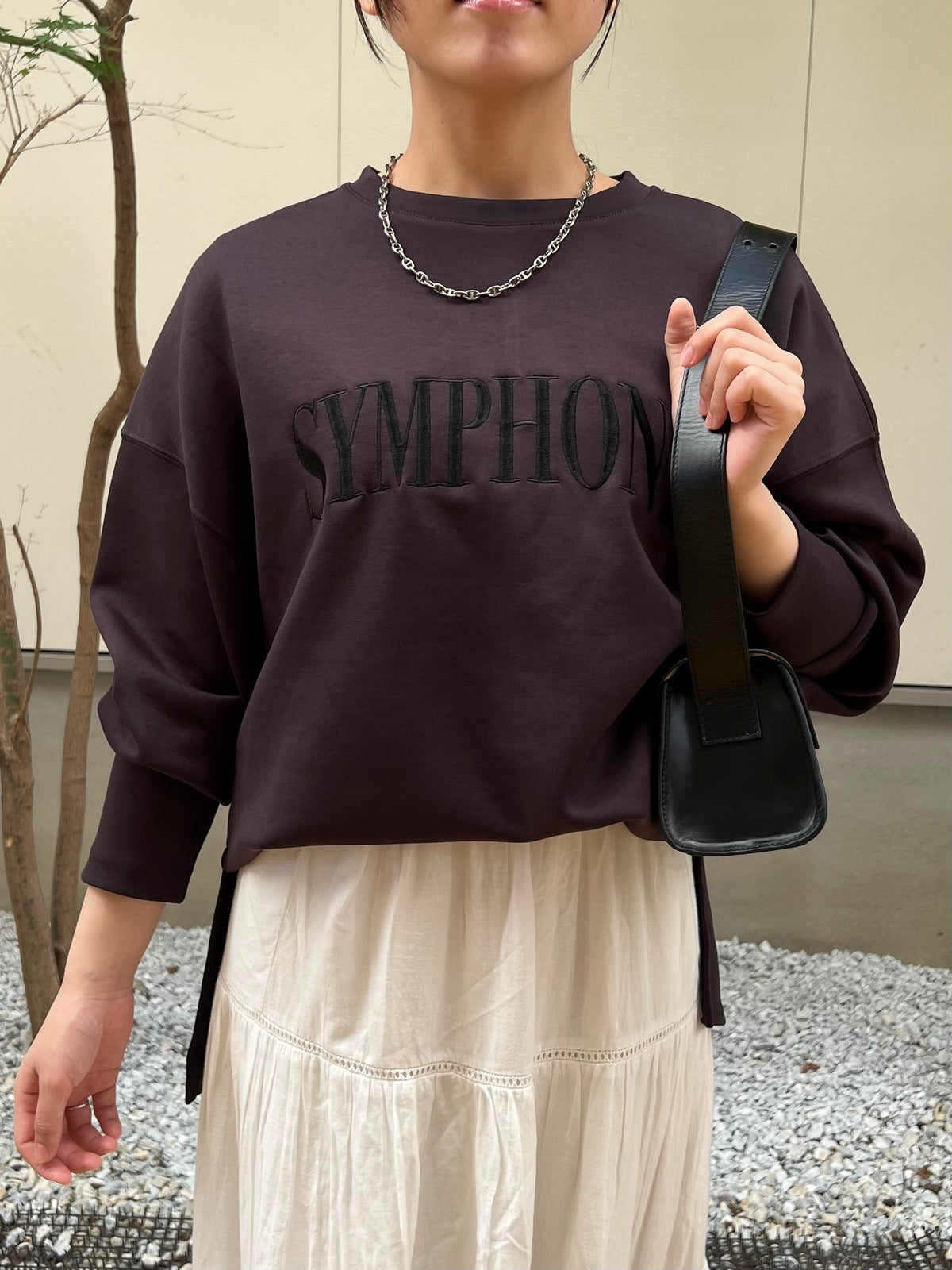 【botanical】ソフトダンボールロゴ刺繍スリットプルオーバー