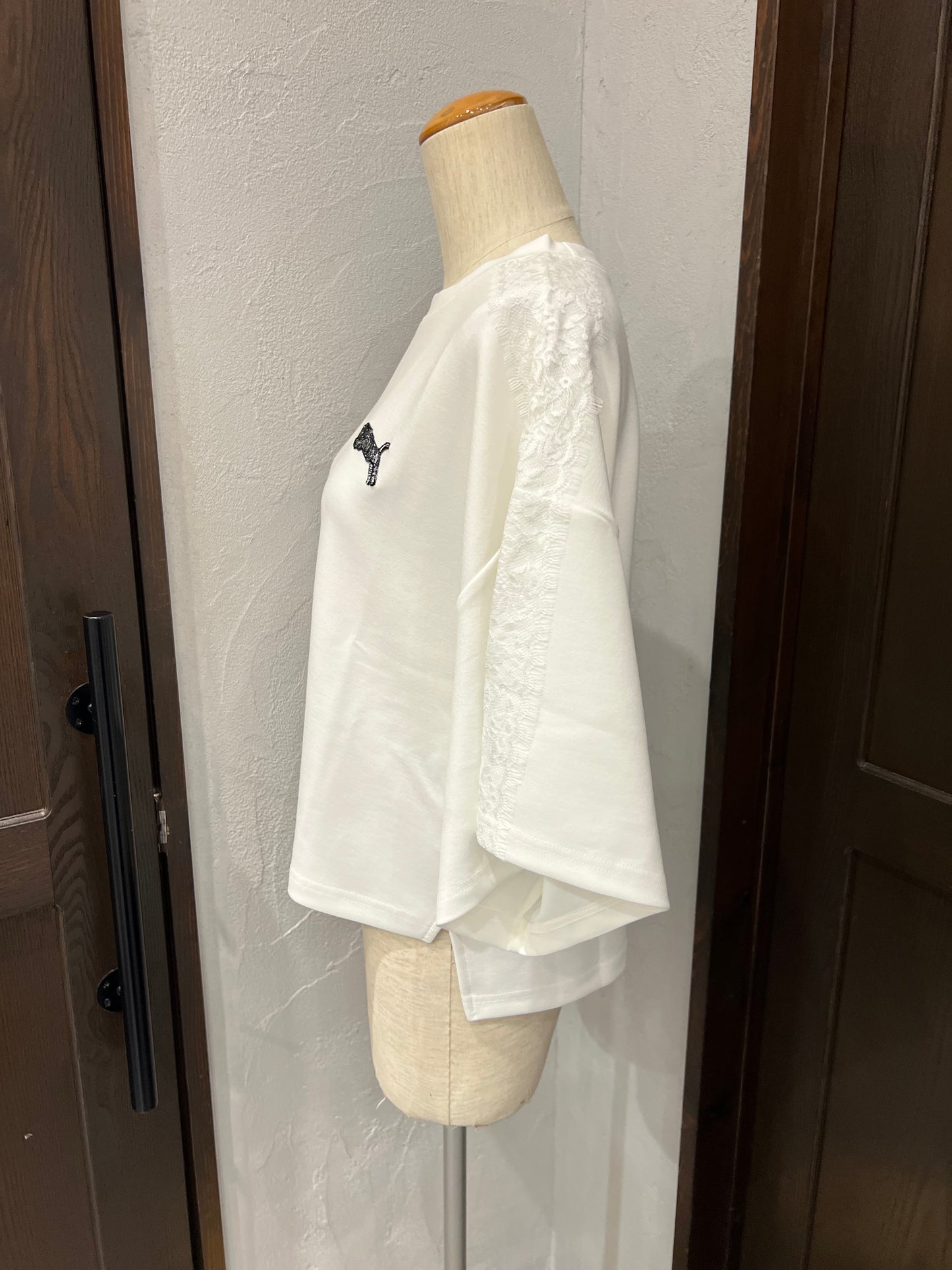 【TRANOI】トラ刺繍レースライントップス