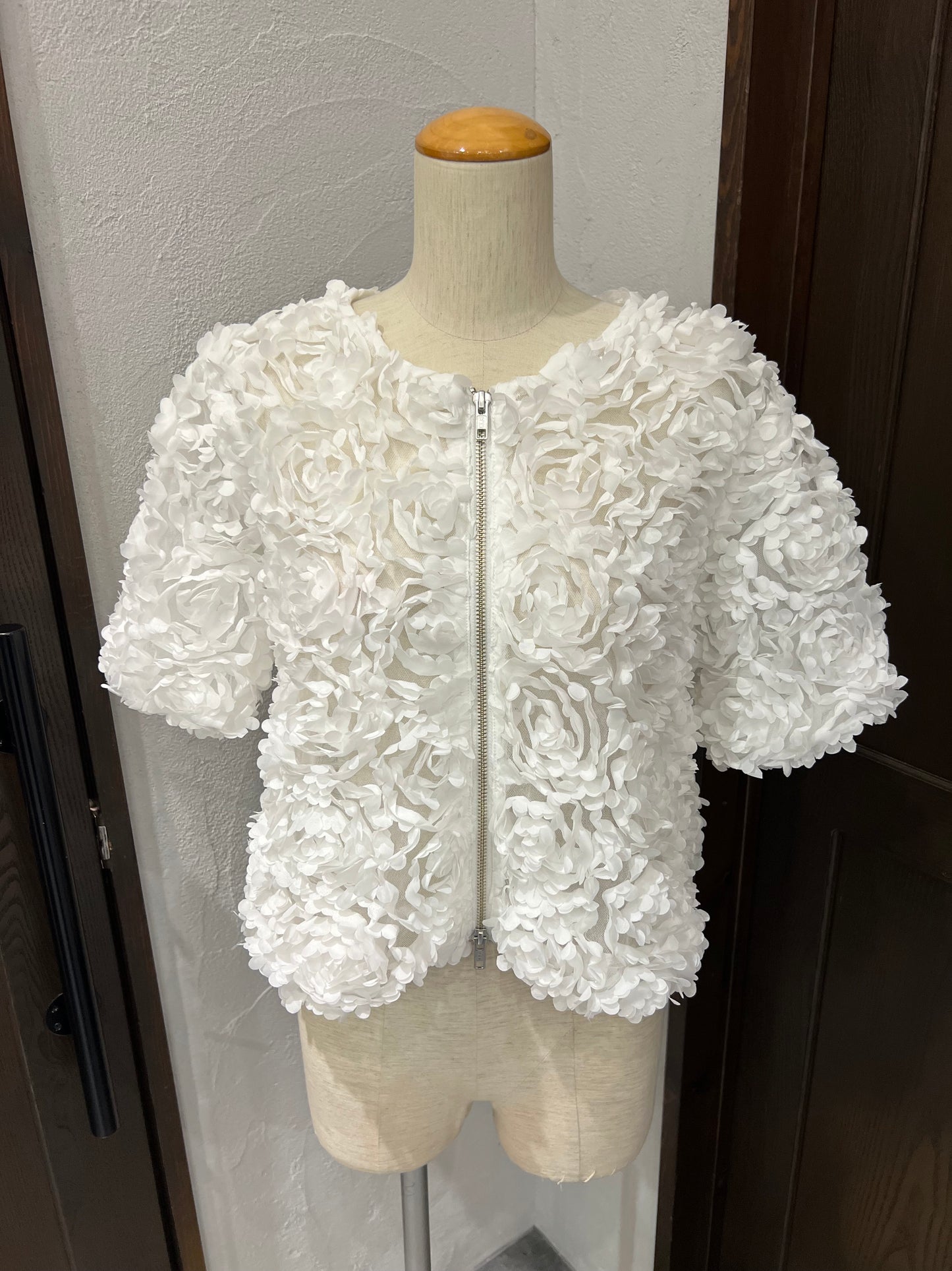 【TORRAZZO DONNA】フラワーチュール刺繍シアージャケット