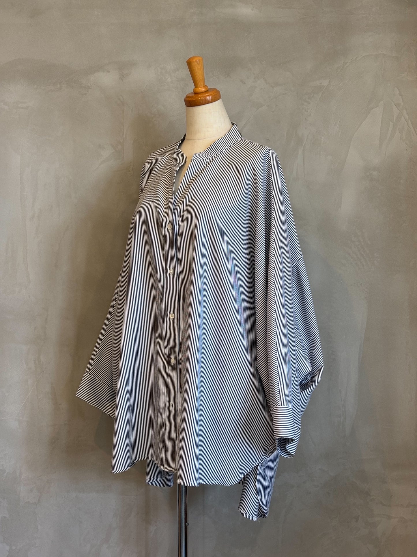 【ACUTA】ピンストライプブロードドルマンポンチョシャツ