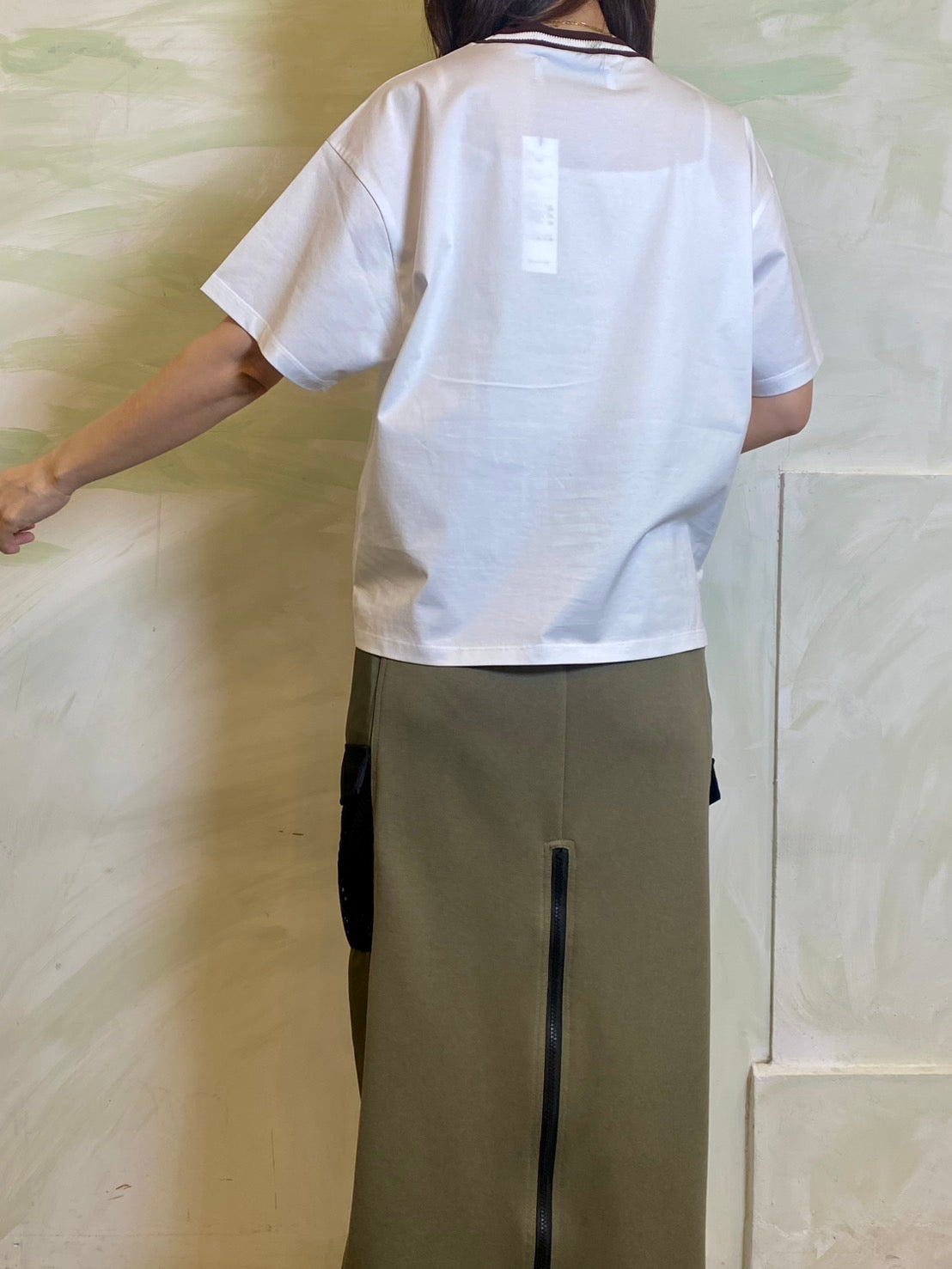 【カジュアルが新鮮になる、大人のTシャツ】EN'DAY/アートプリント×コード刺繍 Tシャツ