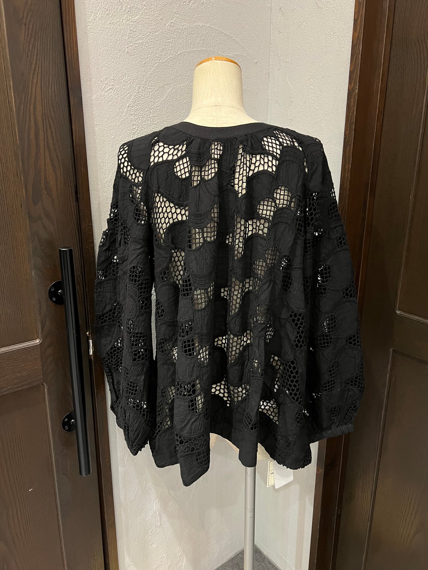 【TORRAZZO DONNA】カットワークレースブラウス