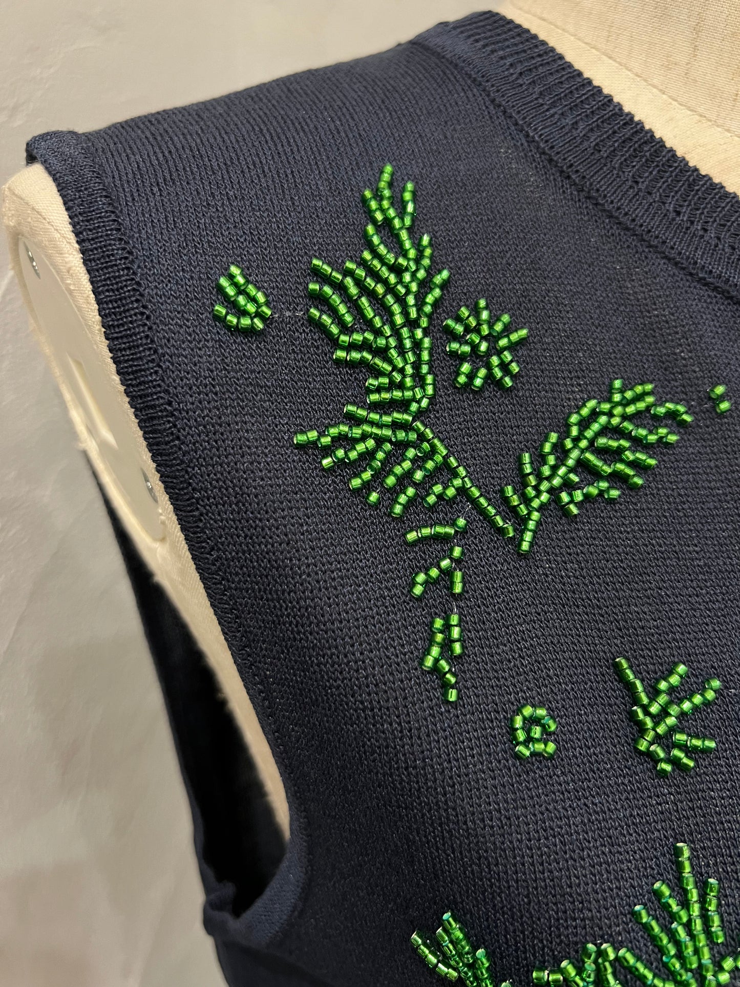 【TORRAZZO DONNA】ビーズ刺繡ニットベスト