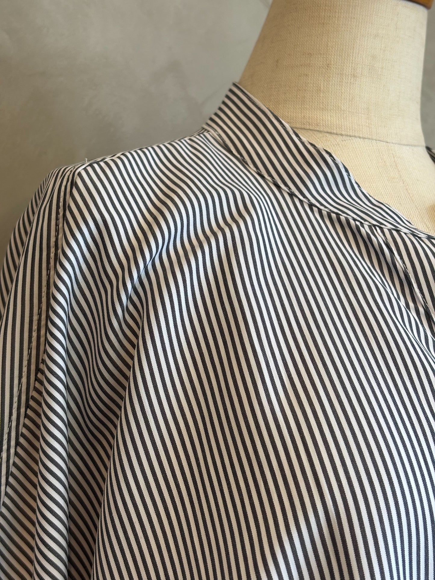 【ACUTA】ピンストライプブロードドルマンポンチョシャツ