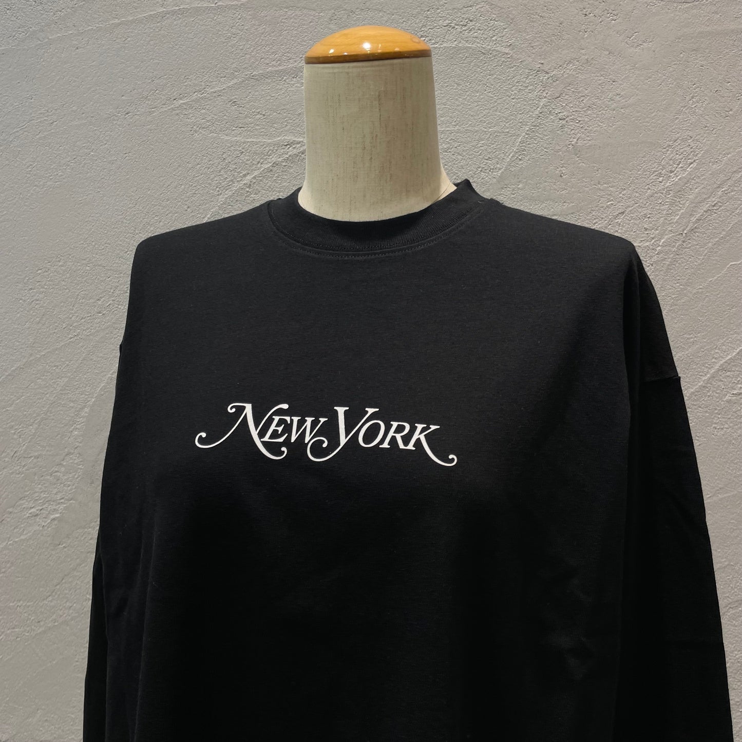 【NEW ERA】オーバーサイズド コットン Tシャツ New York Magazine（black）