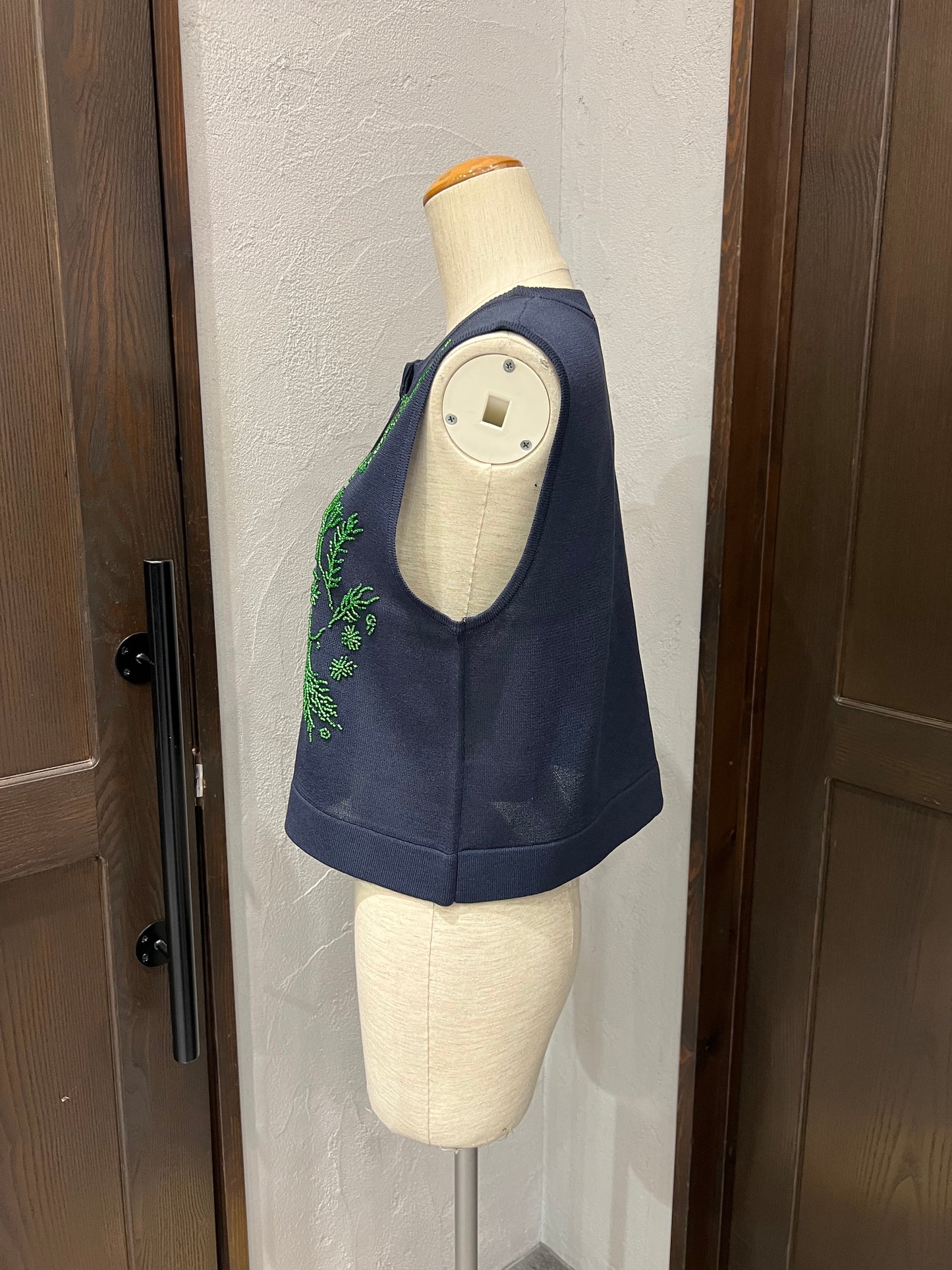 【TORRAZZO DONNA】ビーズ刺繡ニットベスト