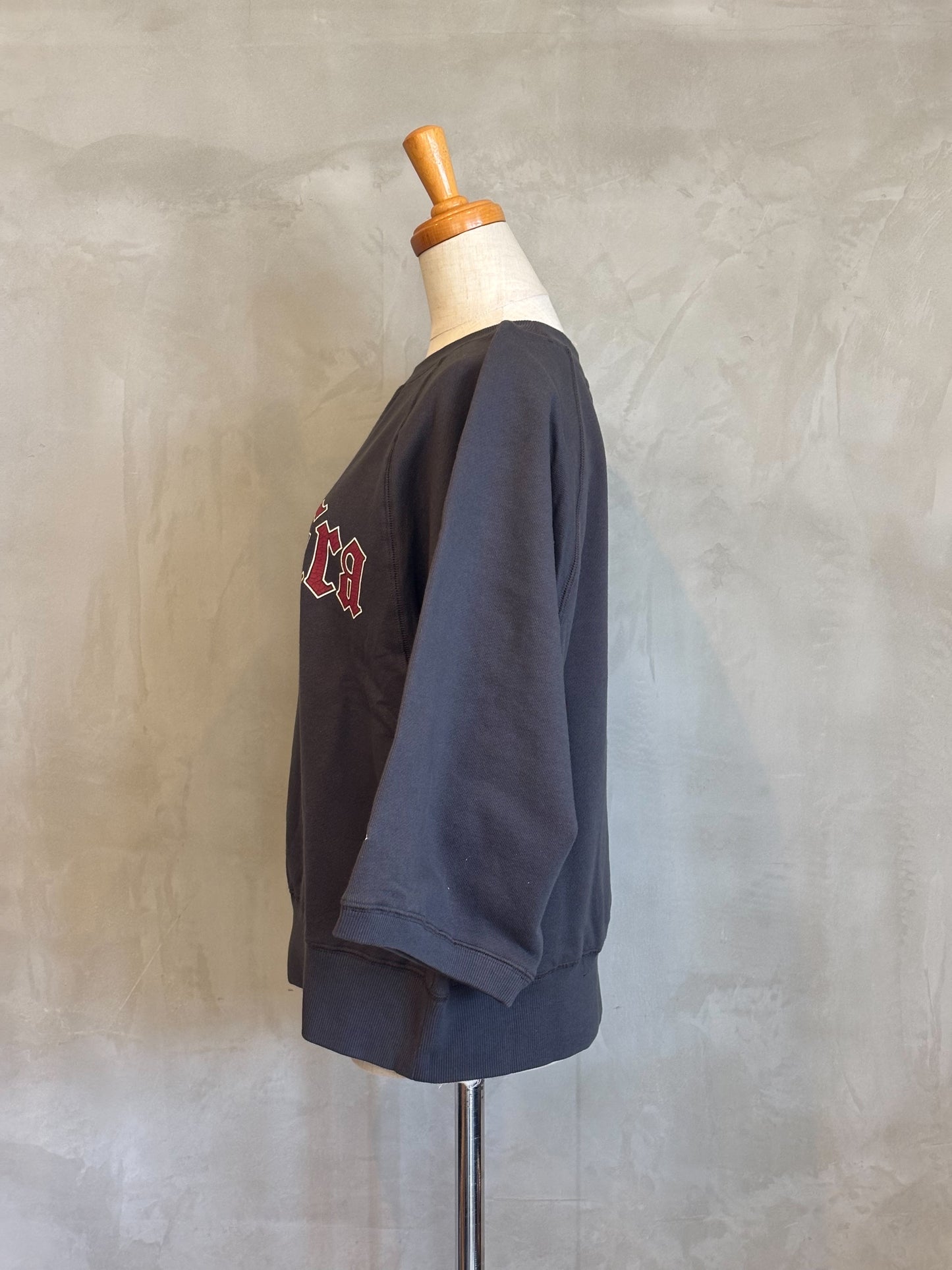 【NEW ERA】スウェット クルーネック（チャコール）