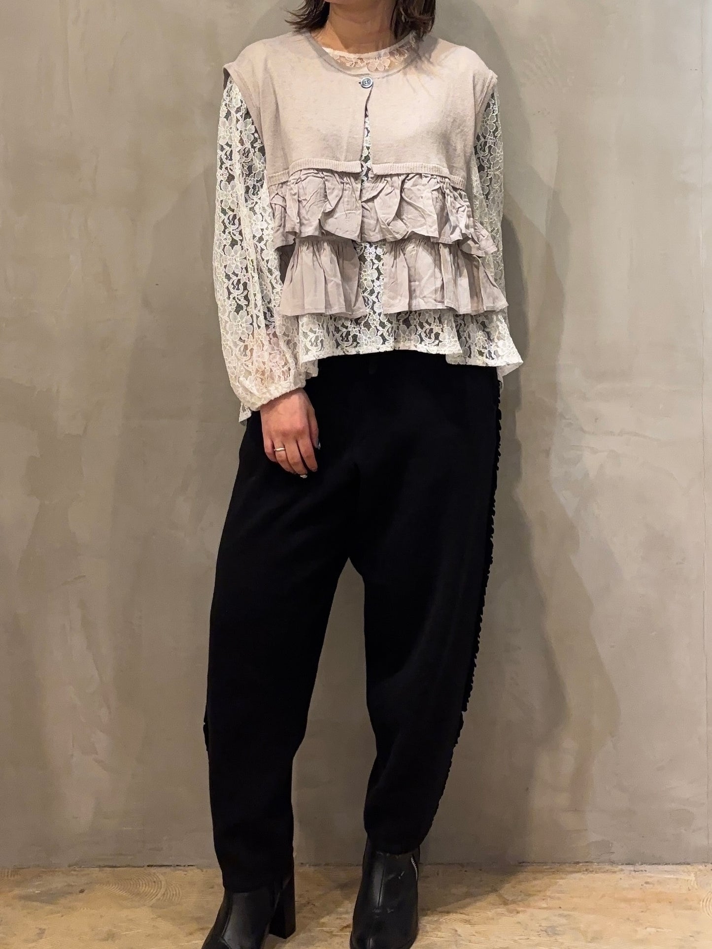 【maomade】/やわらかコットンミラノリブ風サイドふりふりフリルテーパードパンツ