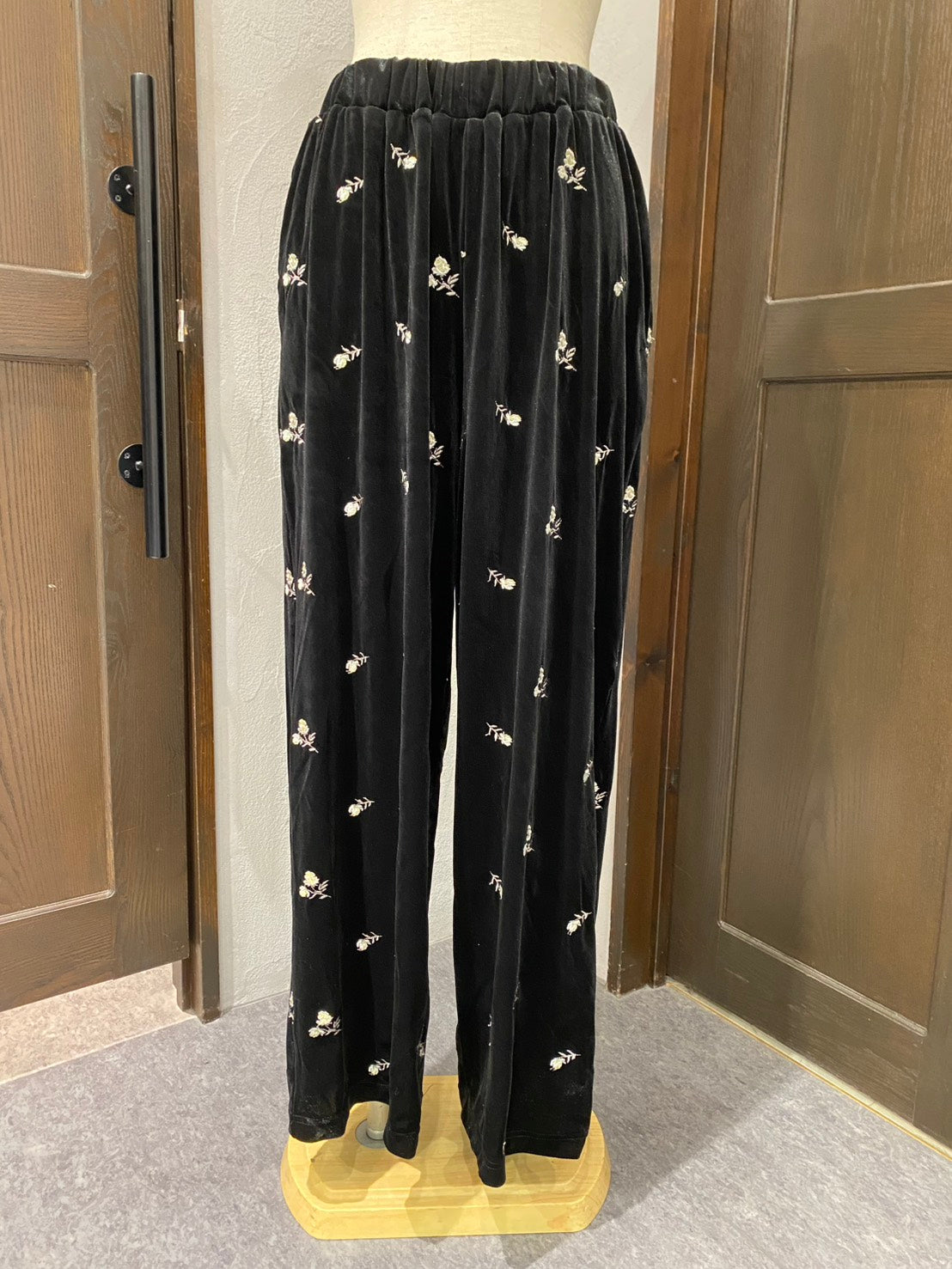 【botanical】小花柄刺繡ベロアパンツ