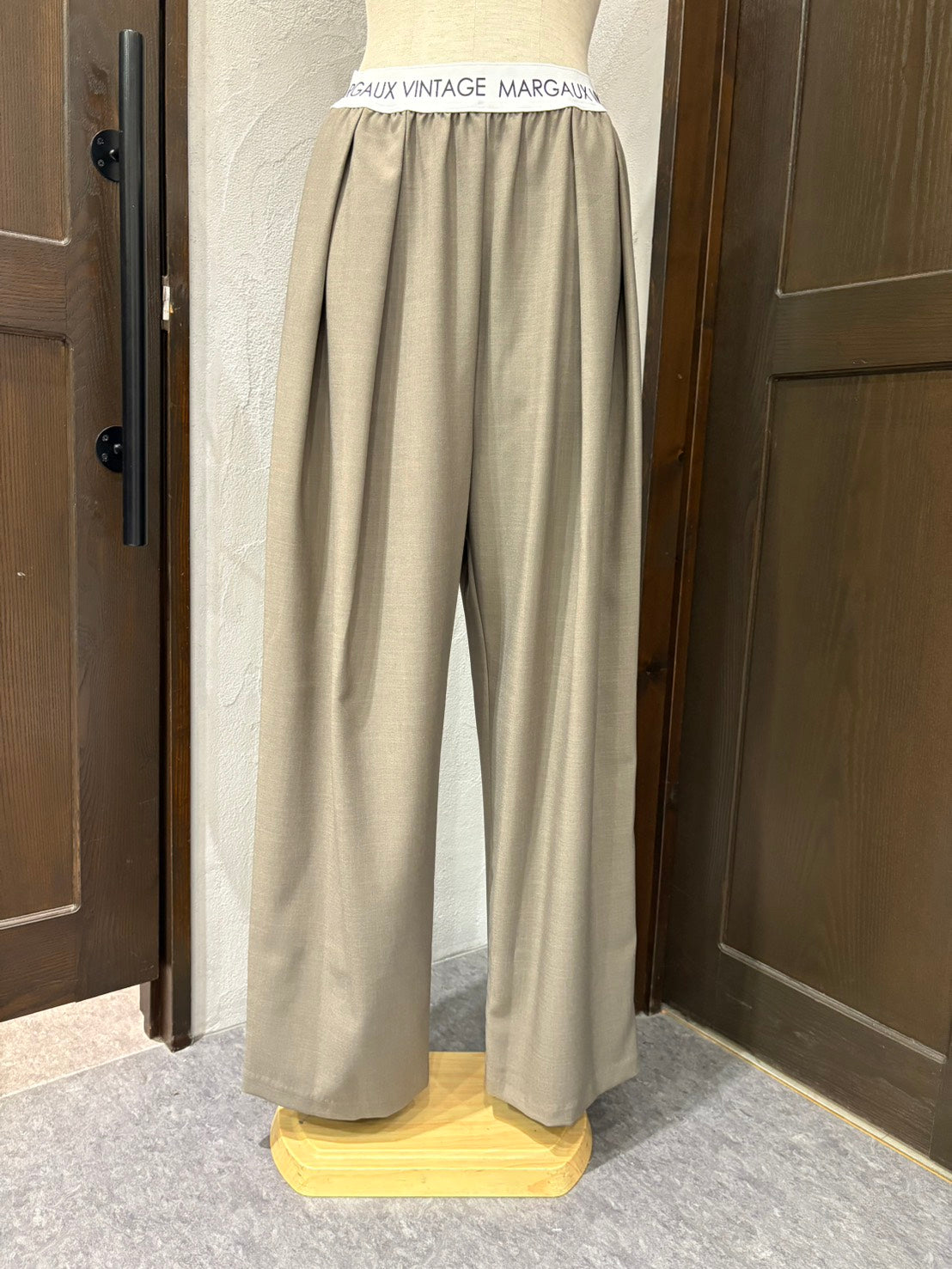 【MARGAUX VINTAGE】ロゴウエストタックパンツ