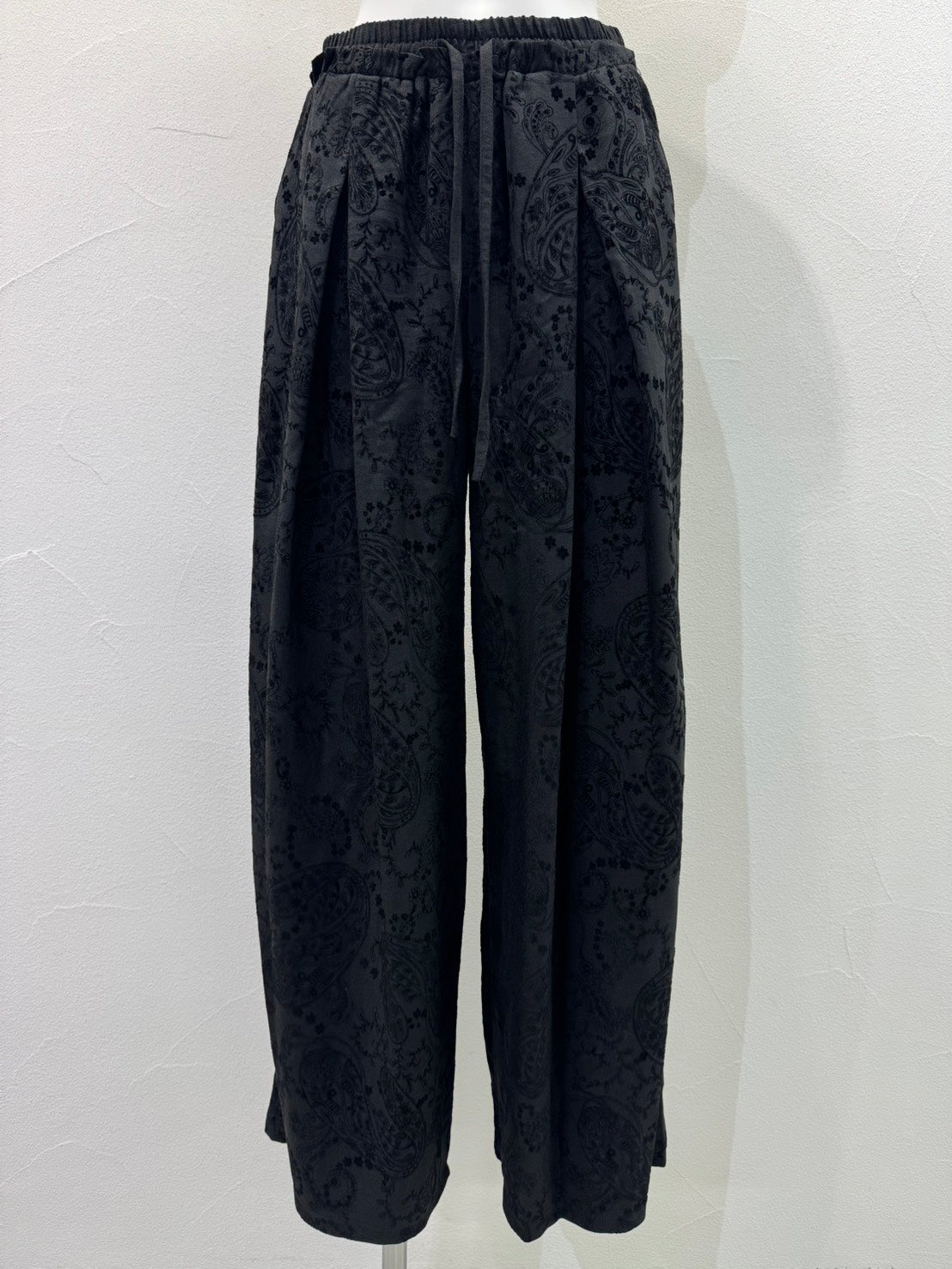 【予約商品】CYAN TOKYO フロッキーペイズリーワイドパンツ