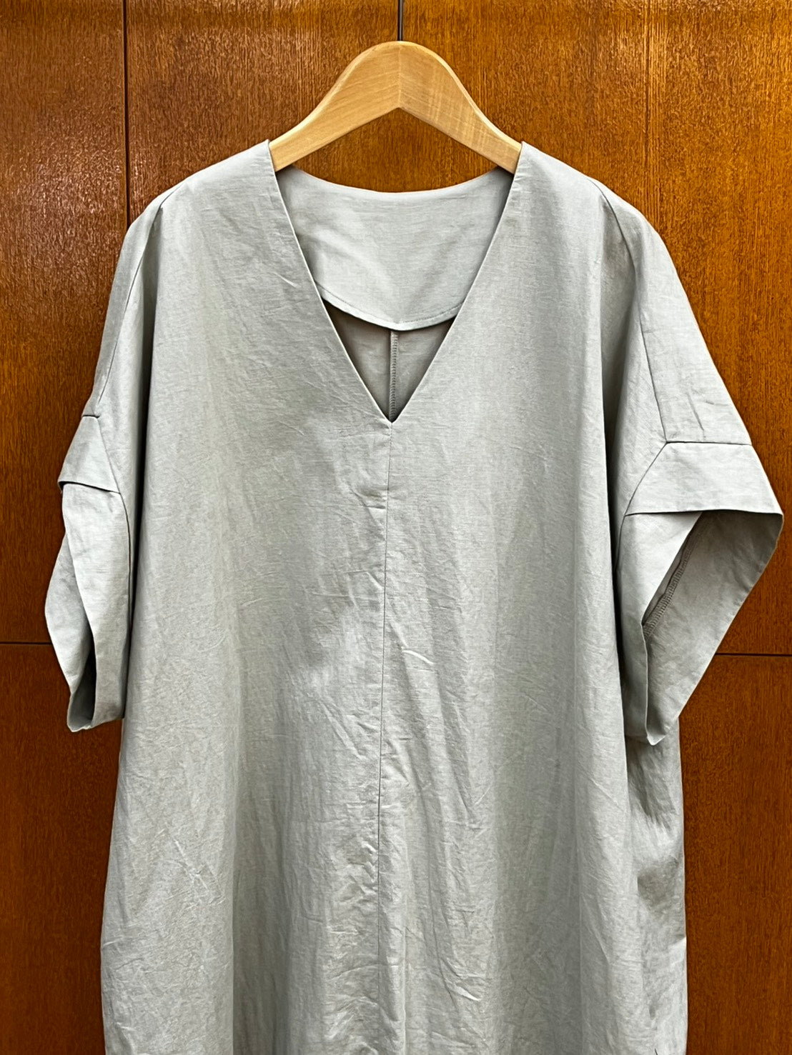 【CLOCHE】Vネックロング丈サックワンピース