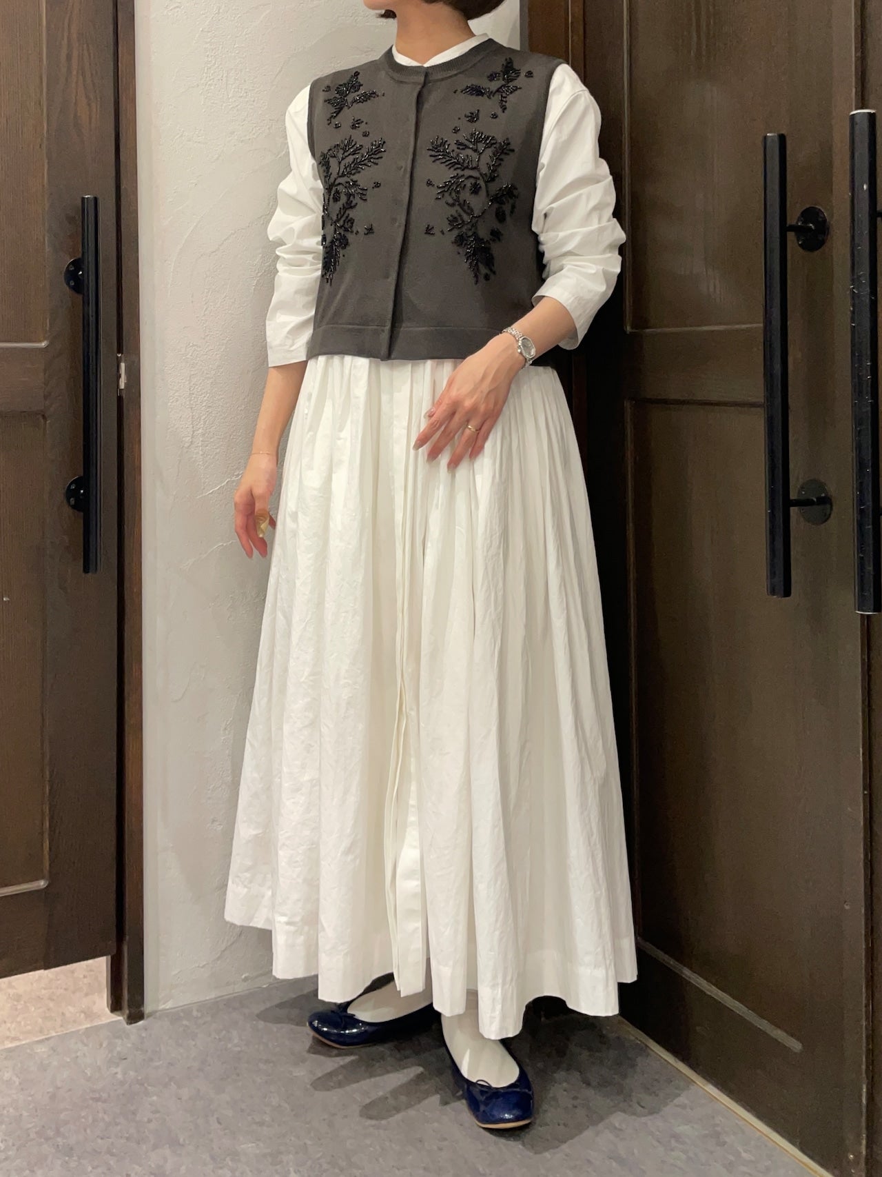 【TORRAZZO DONNA】ビーズ刺繡ニットベスト