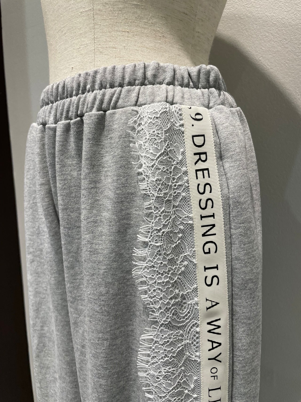 【Eimee Law】サイドロゴ＆レーススエットパンツ