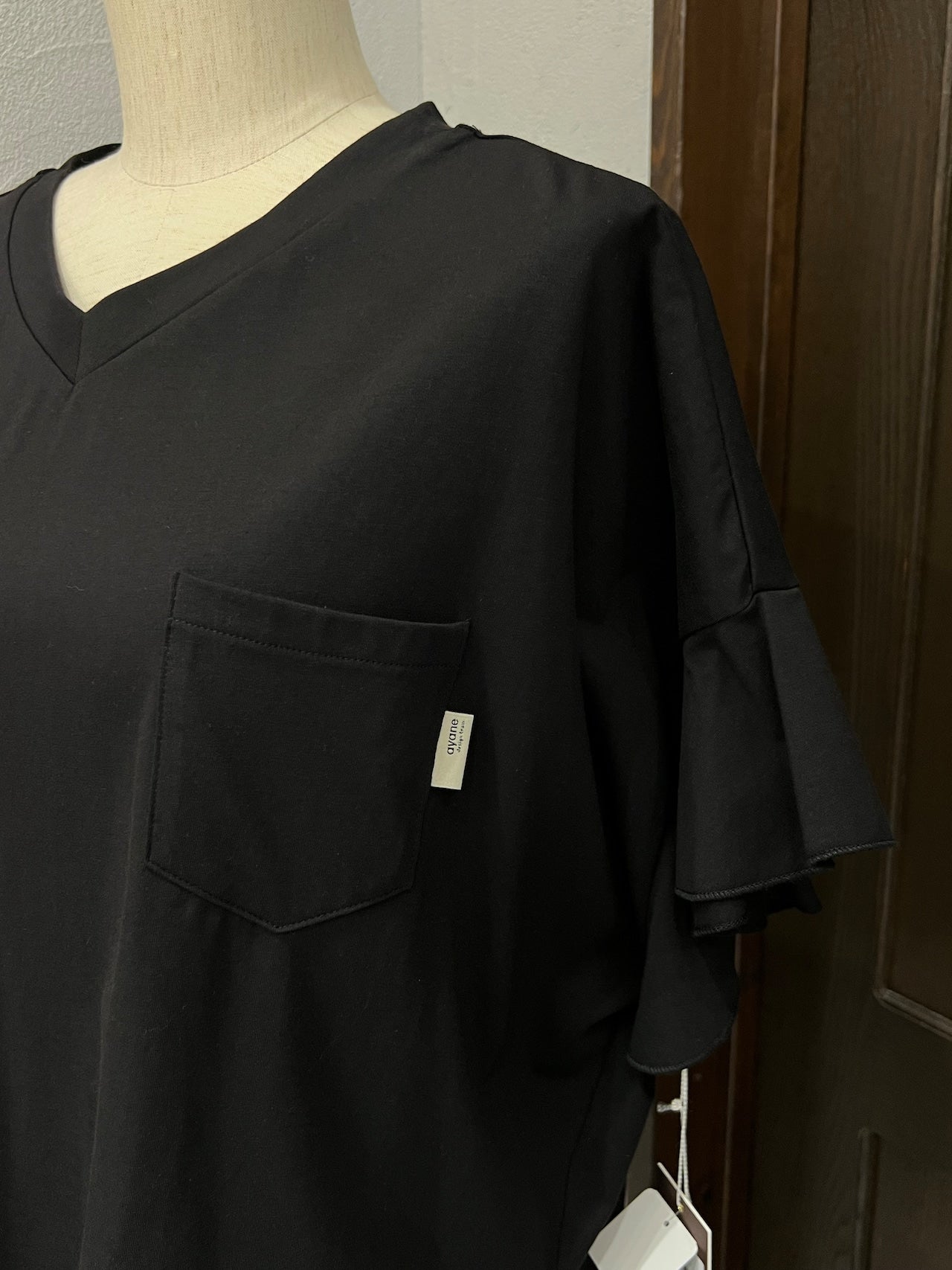 【ayane】VネックTシャツ