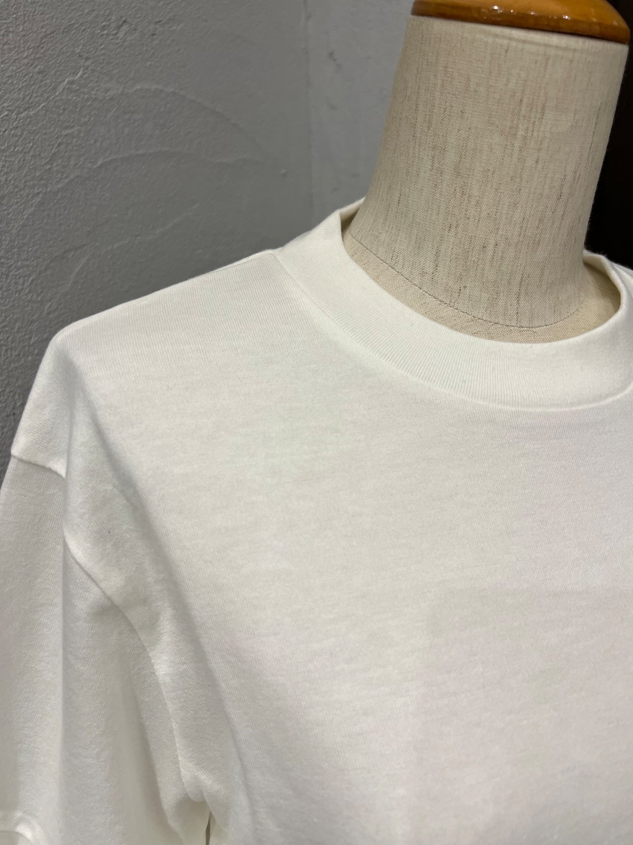 【MARECHAL TERRE】バックロゴテープデザインTシャツ