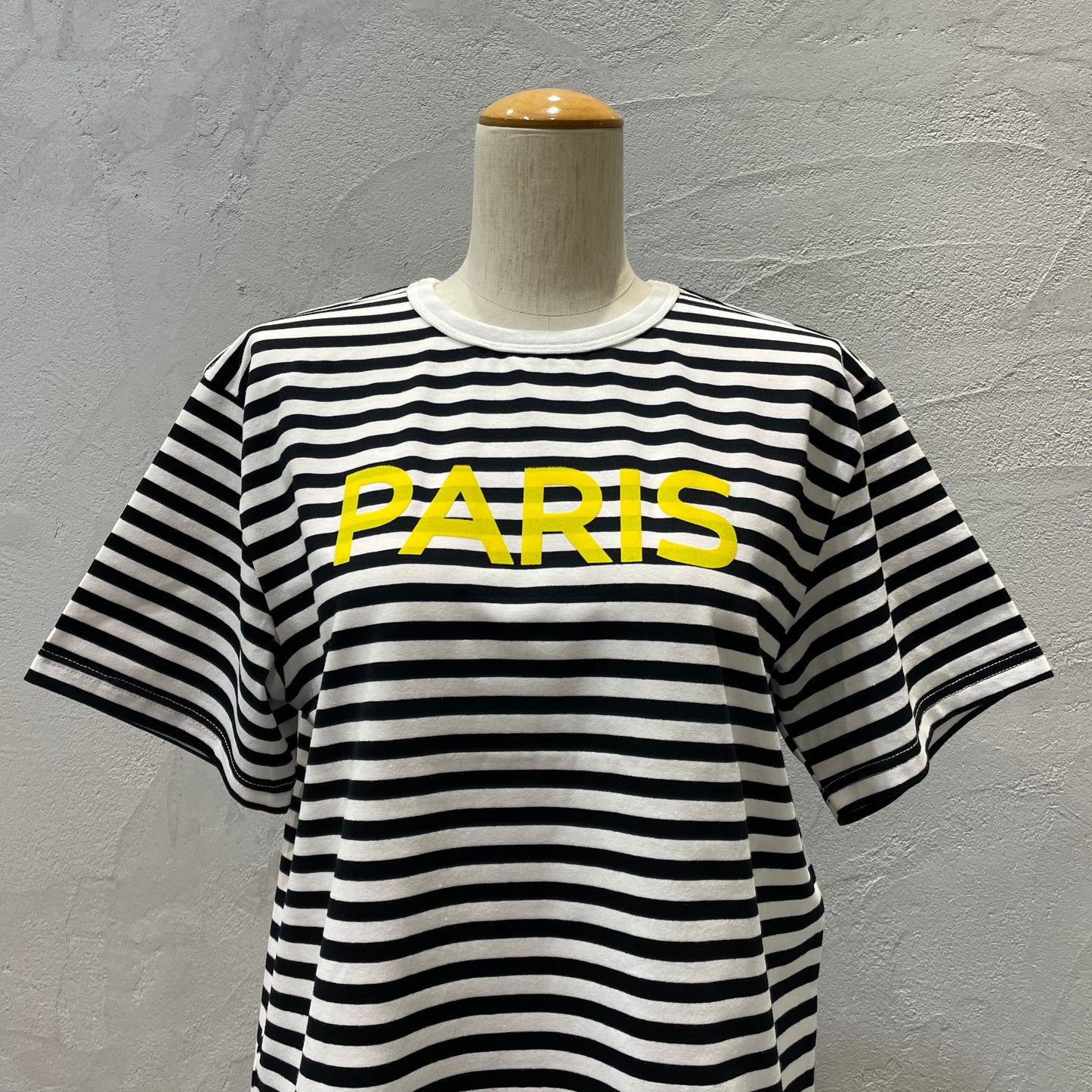 MICALLE MICALLE///フロッキーロゴプリントTシャツ【PARIS】