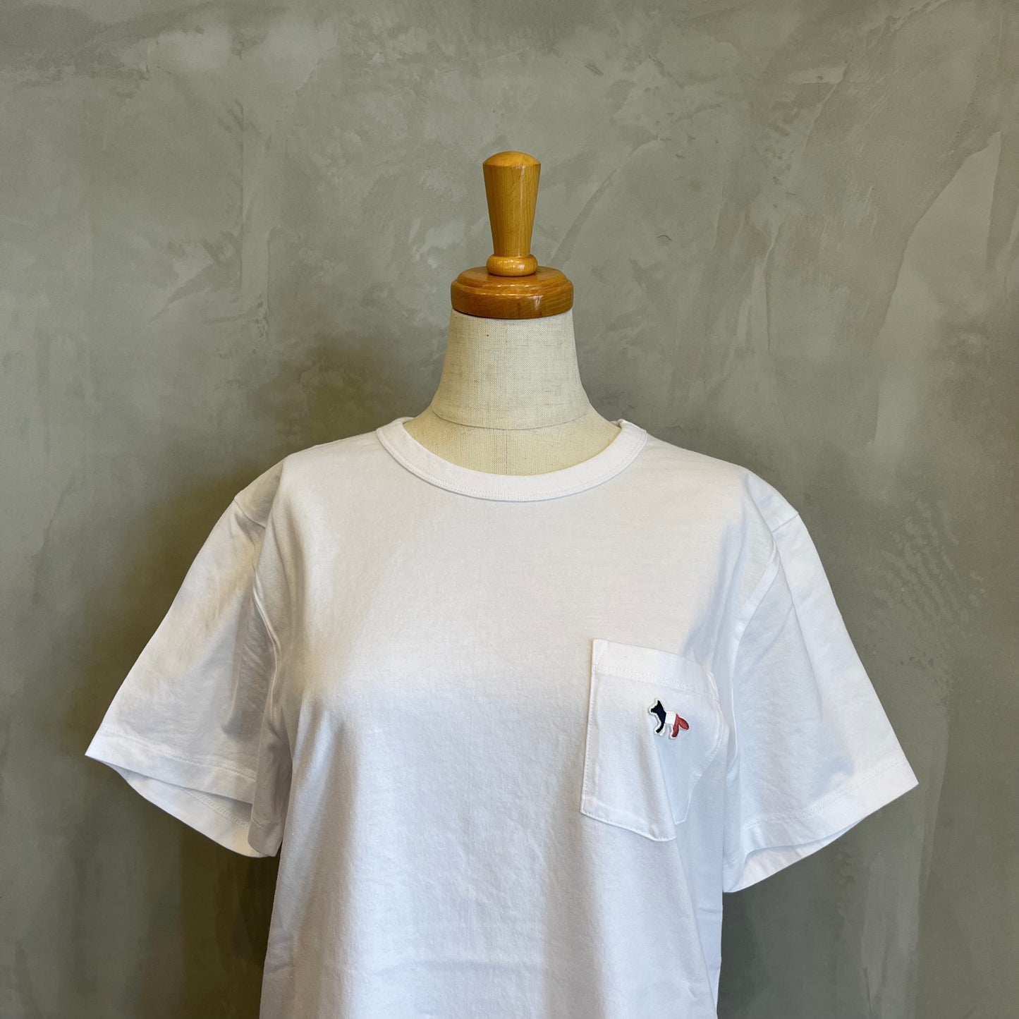 MAISON KITSUNE//トリコロールフォックスパッチクラシックポケットTシャツ